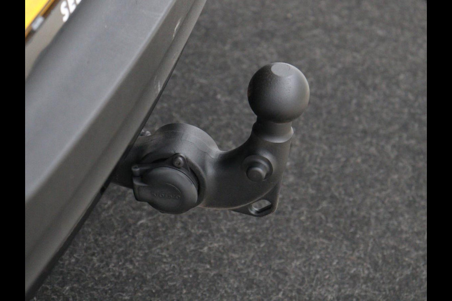 Volvo XC40 Recharge P8 AWD R Design | SOH 93% | Trekhaak | Warmtepomp | Stoel & stuurverwarming | Camera | Leder/Alcantara | Adaptive cruise | Carplay | Navigatie | Achterbankverwarming