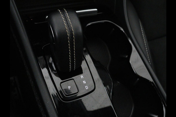 Volvo XC40 Recharge P8 AWD R Design | SOH 93% | Trekhaak | Warmtepomp | Stoel & stuurverwarming | Camera | Leder/Alcantara | Adaptive cruise | Carplay | Navigatie | Achterbankverwarming