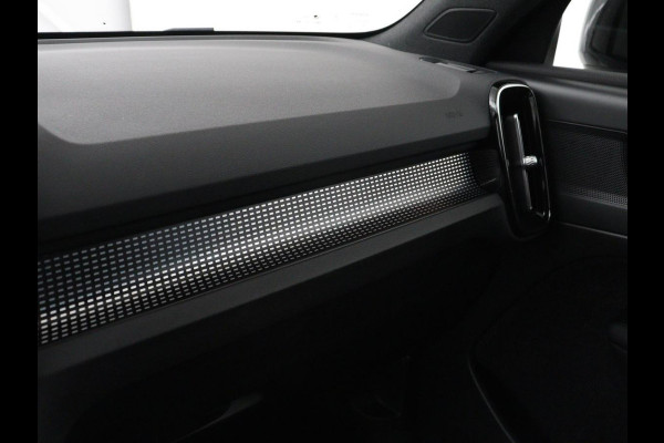 Volvo XC40 Recharge P8 AWD R Design | SOH 93% | Trekhaak | Warmtepomp | Stoel & stuurverwarming | Camera | Leder/Alcantara | Adaptive cruise | Carplay | Navigatie | Achterbankverwarming