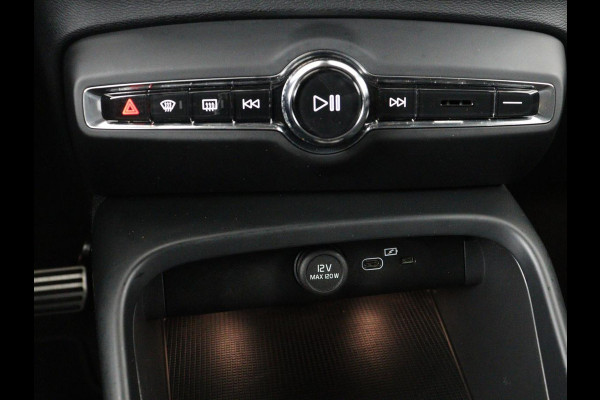 Volvo XC40 Recharge P8 AWD R Design | SOH 93% | Trekhaak | Warmtepomp | Stoel & stuurverwarming | Camera | Leder/Alcantara | Adaptive cruise | Carplay | Navigatie | Achterbankverwarming