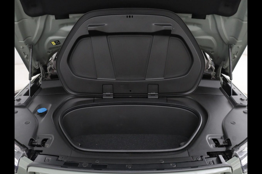 Volvo XC40 Recharge P8 AWD R Design | SOH 93% | Trekhaak | Warmtepomp | Stoel & stuurverwarming | Camera | Leder/Alcantara | Adaptive cruise | Carplay | Navigatie | Achterbankverwarming