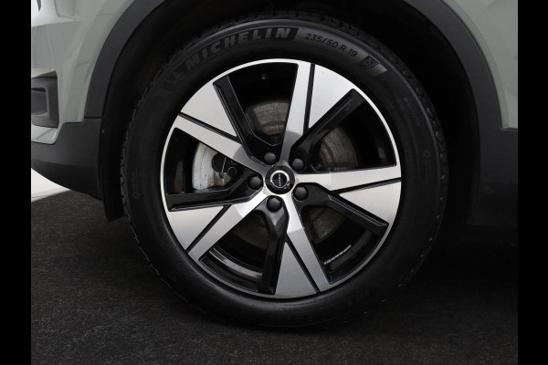 Volvo XC40 Recharge P8 AWD R Design | SOH 93% | Trekhaak | Warmtepomp | Stoel & stuurverwarming | Camera | Leder/Alcantara | Adaptive cruise | Carplay | Navigatie | Achterbankverwarming