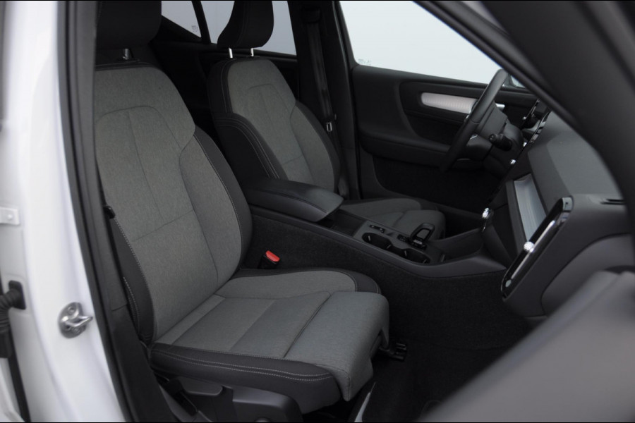 Volvo XC40 T4 211PK Automaat Plug-in hybrid Core Bright / Apple carplay / Parkeersensoren met camera / Stoelverwarming / Elektrische achterklep / Keyless entry / Parkeersensoren met camera