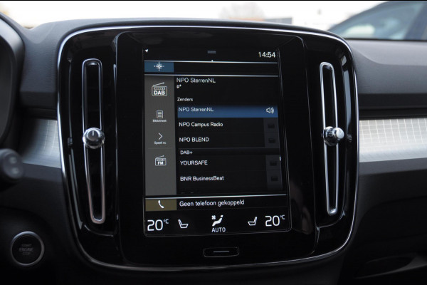 Volvo XC40 T4 211PK Automaat Plug-in hybrid Core Bright / Apple carplay / Parkeersensoren met camera / Stoelverwarming / Elektrische achterklep / Keyless entry / Parkeersensoren met camera