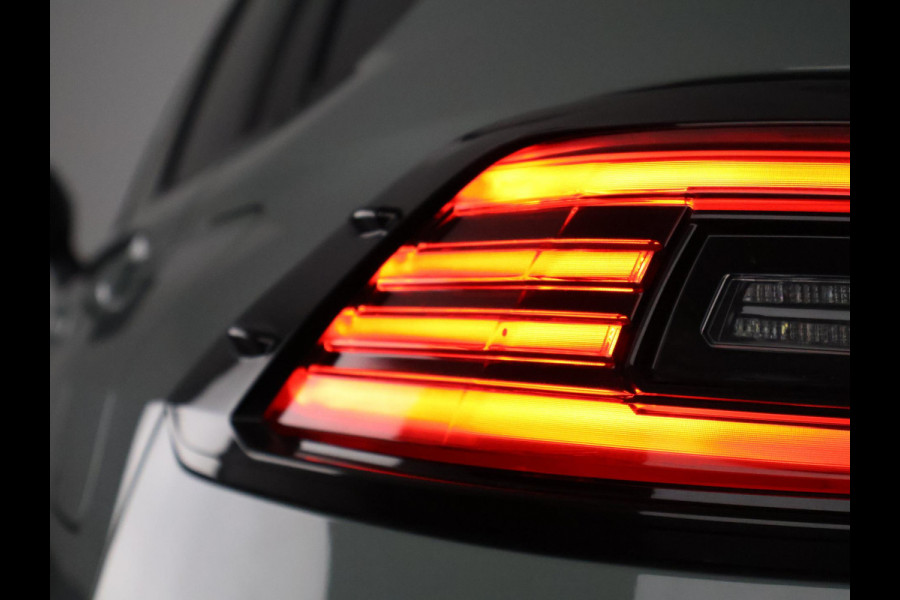 Toyota Corolla Cross Hybrid 140 Dynamic | Stuur-/ & Stoelverwarming | Parkeersensoren | Dodehoek detectie | Elektrische kofferbak