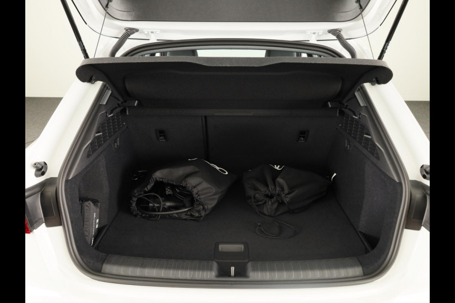 Audi A3 Sportback Pro Line 40 TFSI e 204 pk | Parkeerhulp plus | Stoelverwarming voor | Automatische klimaatregeling | Audi smartphone interface |