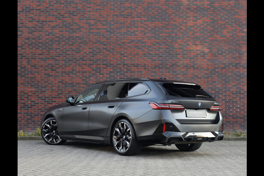 BMW 5 Serie Touring 550e xDrive | Frozen - Pano - Trekhaak