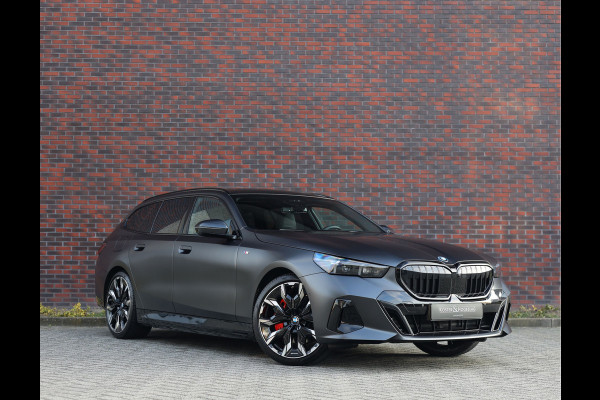BMW 5 Serie Touring 550e xDrive | Frozen - Pano - Trekhaak