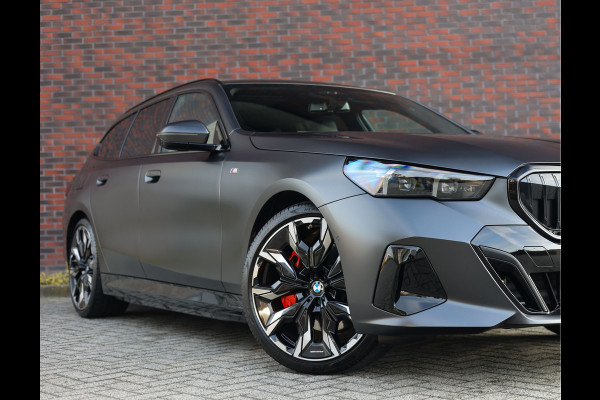 BMW 5 Serie Touring 550e xDrive | Frozen - Pano - Trekhaak