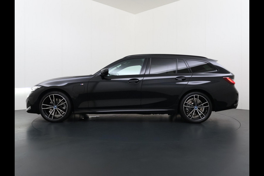 BMW 3 Serie Touring 320e VAN € 42.899,- VOOR € 39.877,- UW LENTEVOORDEEL: €3.022,-! | M-SPORT | FACELIFT| PANO|1.STE EIGENAAR, DEALER OH. | LEER | ELEK. TREKHAAK| FABRIEKSGARANTIE T/M 08 2027| LEER| STOELVERWARMING| 19 INCH! SUPER COMPLEET!