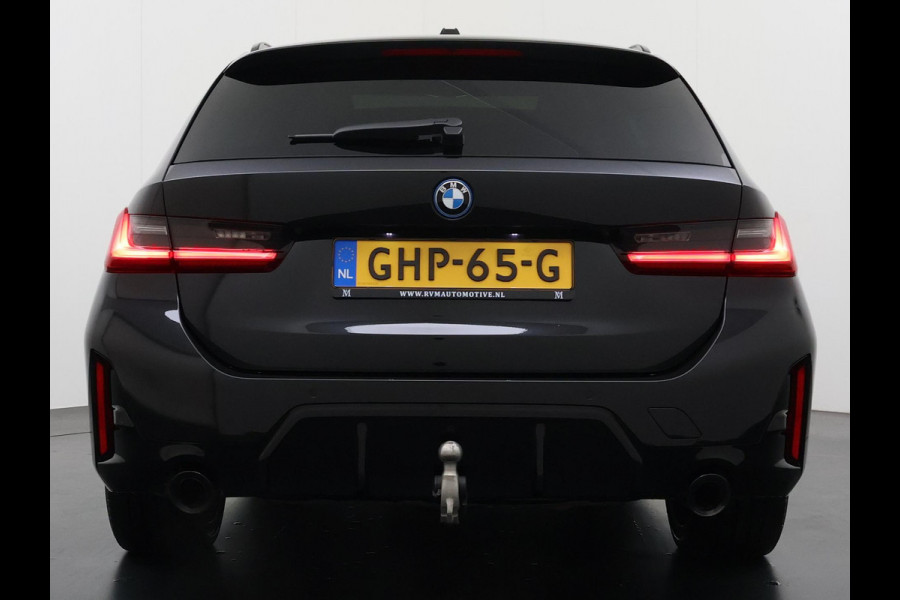 BMW 3 Serie Touring 320e VAN € 42.899,- VOOR € 39.877,- UW LENTEVOORDEEL: €3.022,-! | M-SPORT | FACELIFT| PANO|1.STE EIGENAAR, DEALER OH. | LEER | ELEK. TREKHAAK| FABRIEKSGARANTIE T/M 08 2027| LEER| STOELVERWARMING| 19 INCH! SUPER COMPLEET!