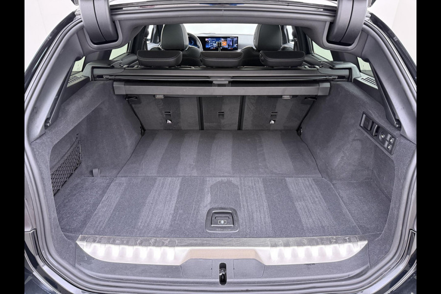 BMW 3 Serie Touring 320e VAN € 42.899,- VOOR € 39.877,- UW LENTEVOORDEEL: €3.022,-! | M-SPORT | FACELIFT| PANO|1.STE EIGENAAR, DEALER OH. | LEER | ELEK. TREKHAAK| FABRIEKSGARANTIE T/M 08 2027| LEER| STOELVERWARMING| 19 INCH! SUPER COMPLEET!