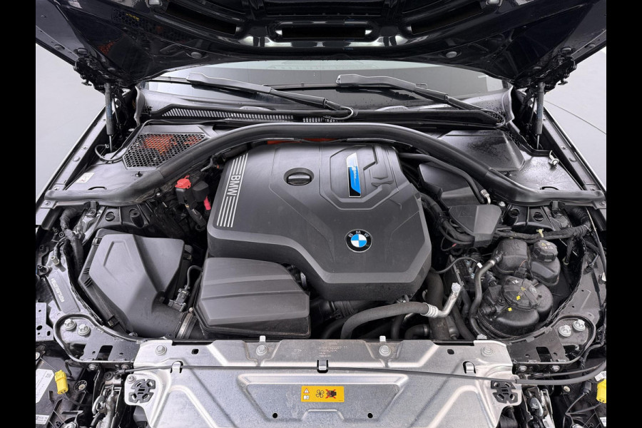 BMW 3 Serie Touring 320e VAN € 42.899,- VOOR € 39.877,- UW LENTEVOORDEEL: €3.022,-! | M-SPORT | FACELIFT| PANO|1.STE EIGENAAR, DEALER OH. | LEER | ELEK. TREKHAAK| FABRIEKSGARANTIE T/M 08 2027| LEER| STOELVERWARMING| 19 INCH! SUPER COMPLEET!