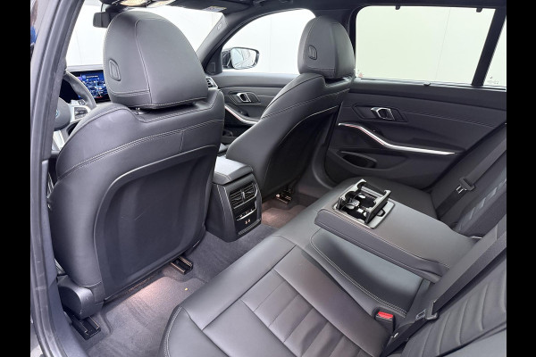 BMW 3 Serie Touring 320e VAN € 42.899,- VOOR € 39.877,- UW LENTEVOORDEEL: €3.022,-! | M-SPORT | FACELIFT| PANO|1.STE EIGENAAR, DEALER OH. | LEER | ELEK. TREKHAAK| FABRIEKSGARANTIE T/M 08 2027| LEER| STOELVERWARMING| 19 INCH! SUPER COMPLEET!