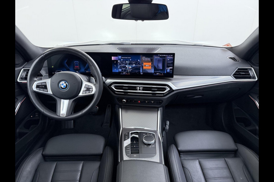 BMW 3 Serie Touring 320e VAN € 42.899,- VOOR € 39.877,- UW LENTEVOORDEEL: €3.022,-! | M-SPORT | FACELIFT| PANO|1.STE EIGENAAR, DEALER OH. | LEER | ELEK. TREKHAAK| FABRIEKSGARANTIE T/M 08 2027| LEER| STOELVERWARMING| 19 INCH! SUPER COMPLEET!