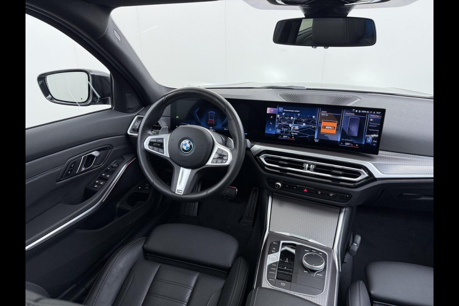 BMW 3 Serie Touring 320e VAN € 42.899,- VOOR € 39.877,- UW LENTEVOORDEEL: €3.022,-! | M-SPORT | FACELIFT| PANO|1.STE EIGENAAR, DEALER OH. | LEER | ELEK. TREKHAAK| FABRIEKSGARANTIE T/M 08 2027| LEER| STOELVERWARMING| 19 INCH! SUPER COMPLEET!