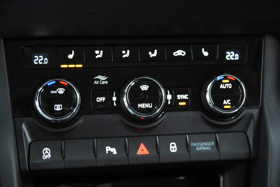 Škoda Karoq 1.5 TSI DSG *1ste Eigenaar*Navi*Stoelverwarming*Camera*