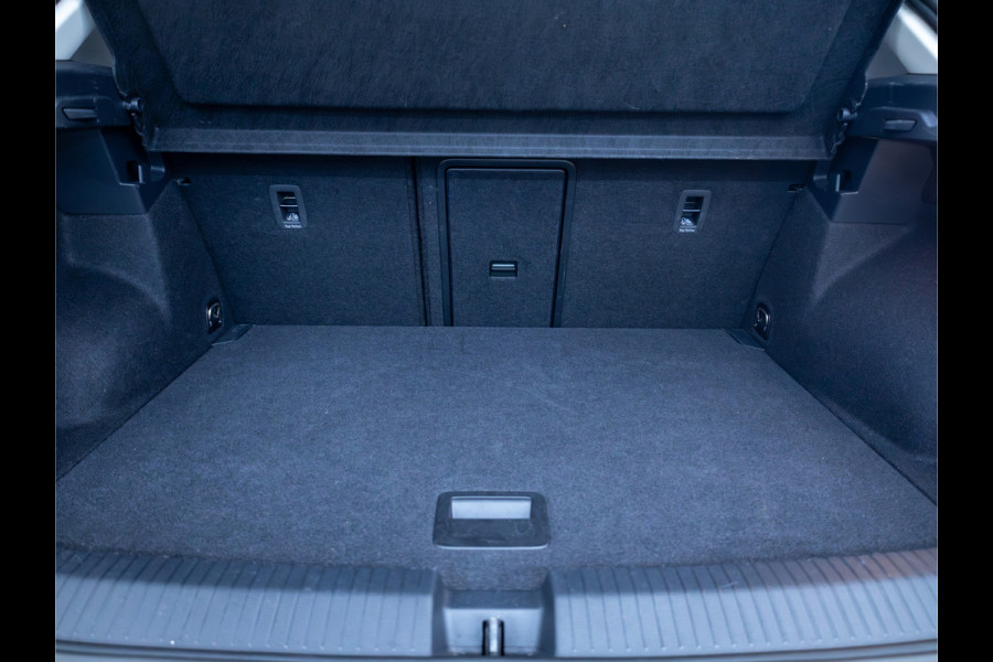 Volkswagen T-Roc 1.0 TSI 116 PK Business Edition | Stoelverwarming | Apple Carplay / Android auto | Automatisch inparkeren, Climate control, all season banden, extra getint glas achter