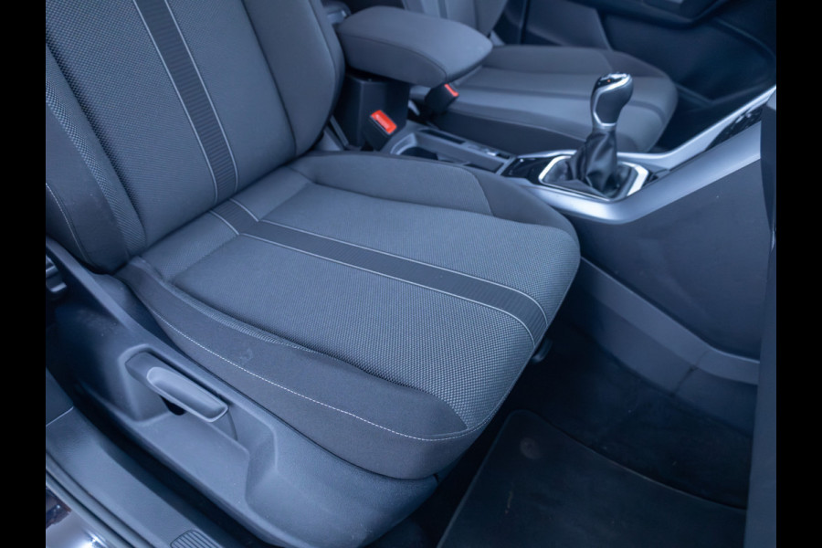 Volkswagen T-Roc 1.0 TSI 116 PK Business Edition | Stoelverwarming | Apple Carplay / Android auto | Automatisch inparkeren, Climate control, all season banden, extra getint glas achter