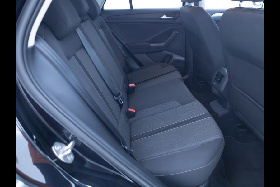 Volkswagen T-Roc 1.0 TSI 116 PK Business Edition | Stoelverwarming | Apple Carplay / Android auto | Automatisch inparkeren, Climate control, all season banden, extra getint glas achter