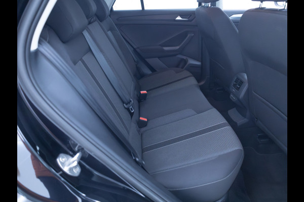 Volkswagen T-Roc 1.0 TSI 116 PK Business Edition | Stoelverwarming | Apple Carplay / Android auto | Automatisch inparkeren, Climate control, all season banden, extra getint glas achter