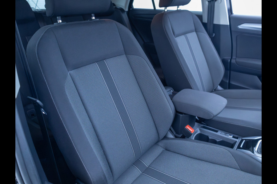 Volkswagen T-Roc 1.0 TSI 116 PK Business Edition | Stoelverwarming | Apple Carplay / Android auto | Automatisch inparkeren, Climate control, all season banden, extra getint glas achter