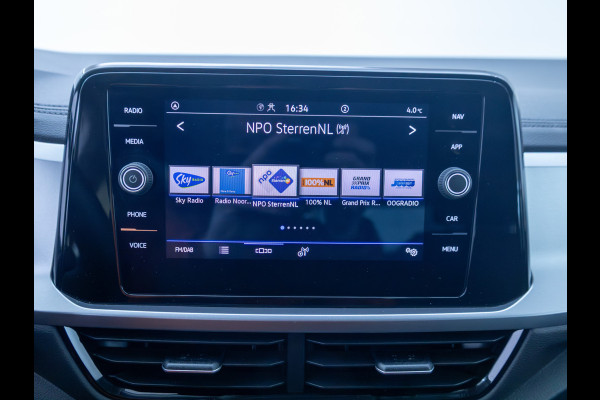 Volkswagen T-Roc 1.0 TSI 116 PK Business Edition | Stoelverwarming | Apple Carplay / Android auto | Automatisch inparkeren, Climate control, all season banden, extra getint glas achter