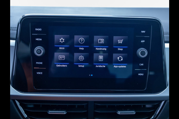 Volkswagen T-Roc 1.0 TSI 116 PK Business Edition | Stoelverwarming | Apple Carplay / Android auto | Automatisch inparkeren, Climate control, all season banden, extra getint glas achter
