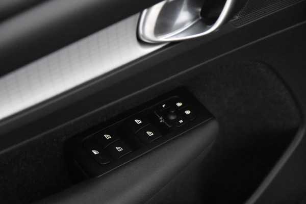Volvo XC40 1.5 T5 Recharge *1ste Eigenaar*Navigatie*Parkassist*Trekhaak*