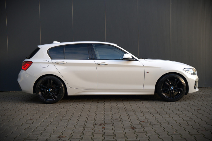 BMW 1-serie 118i Corporate Lease Executive M Sport | Automaat | Stuurverwarming | Stoelverwarming | NAP | Keyless | Cruise Control | PDC | Shadow line | Digital Dash | Navigatie Business | Led |  Dealer Onderhouden |