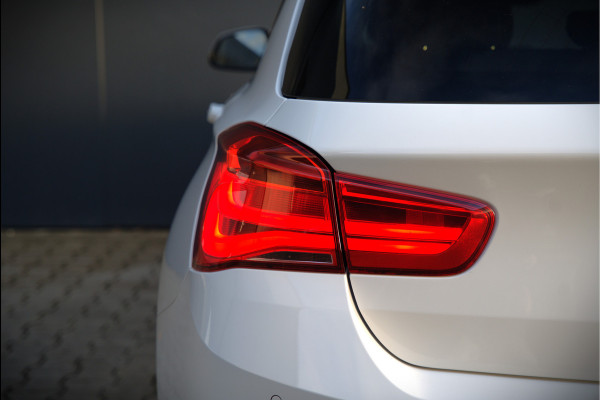 BMW 1-serie 118i Corporate Lease Executive M Sport | Automaat | Stuurverwarming | Stoelverwarming | NAP | Keyless | Cruise Control | PDC | Shadow line | Digital Dash | Navigatie Business | Led |  Dealer Onderhouden |