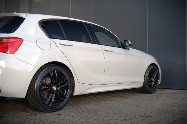 BMW 1-serie 118i Corporate Lease Executive M Sport | Automaat | Stuurverwarming | Stoelverwarming | NAP | Keyless | Cruise Control | PDC | Shadow line | Digital Dash | Navigatie Business | Led |  Dealer Onderhouden |
