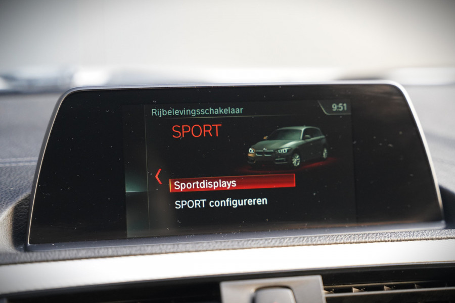 BMW 1-serie 118i Corporate Lease Executive M Sport | Automaat | Stuurverwarming | Stoelverwarming | NAP | Keyless | Cruise Control | PDC | Shadow line | Digital Dash | Navigatie Business | Led |  Dealer Onderhouden |