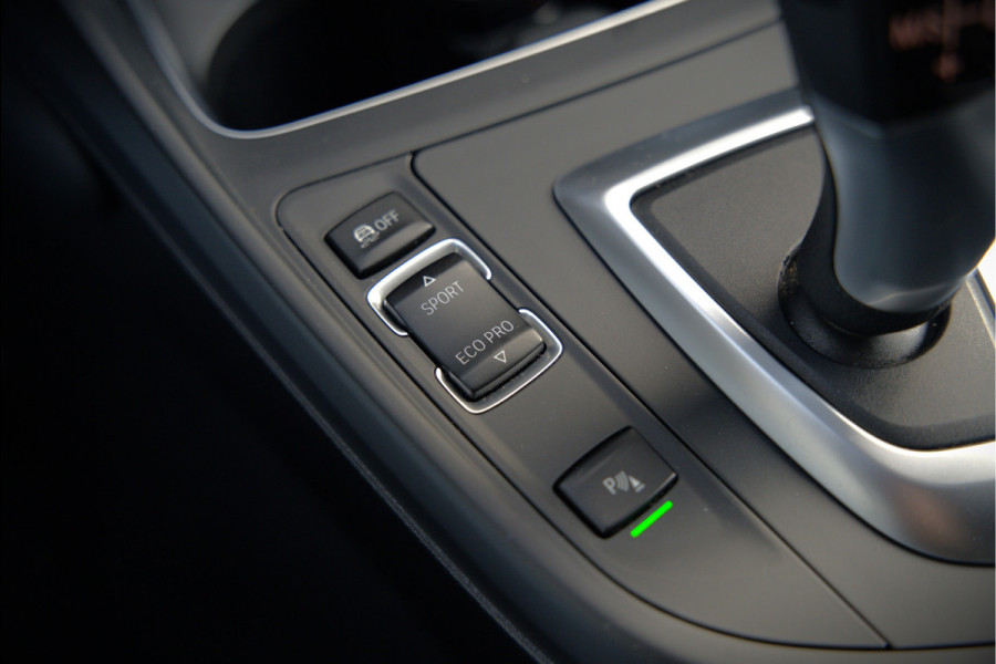 BMW 1-serie 118i Corporate Lease Executive M Sport | Automaat | Stuurverwarming | Stoelverwarming | NAP | Keyless | Cruise Control | PDC | Shadow line | Digital Dash | Navigatie Business | Led |  Dealer Onderhouden |