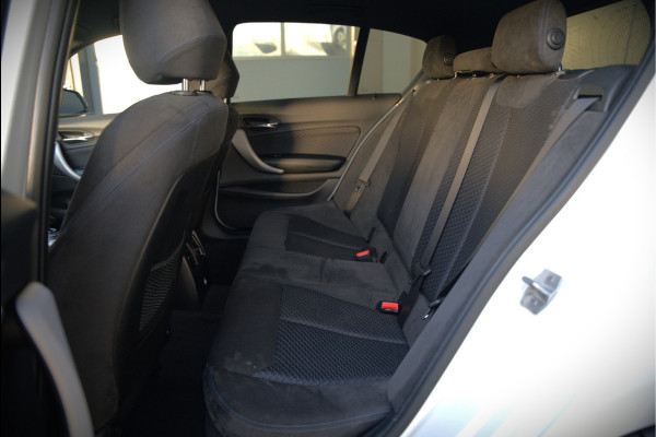 BMW 1-serie 118i Corporate Lease Executive M Sport | Automaat | Stuurverwarming | Stoelverwarming | NAP | Keyless | Cruise Control | PDC | Shadow line | Digital Dash | Navigatie Business | Led |  Dealer Onderhouden |