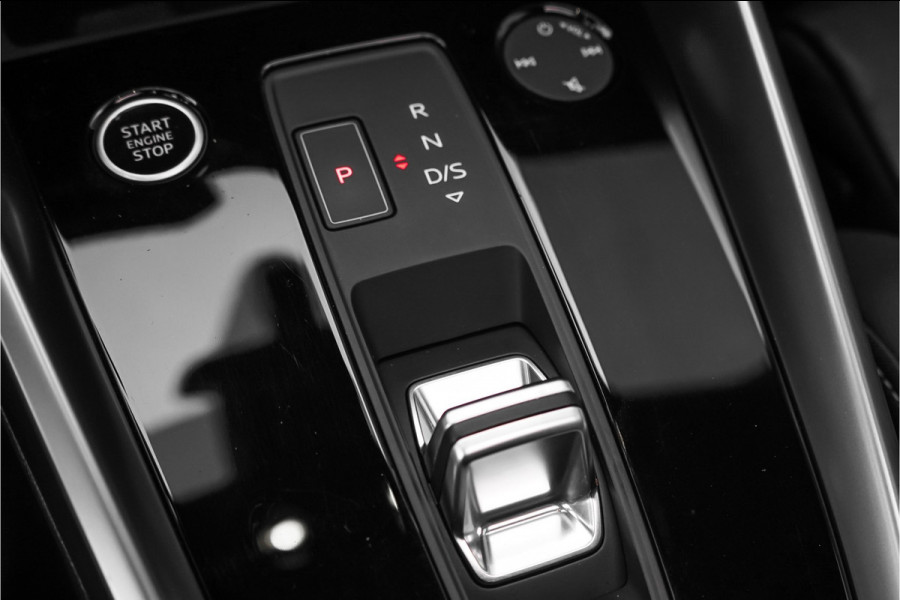 Audi A3 Sportback 35 TFSI S Edition Pano Zwart Optiek Leder 19"