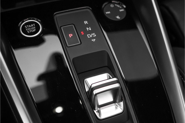 Audi A3 Sportback 35 TFSI S Edition Pano Zwart Optiek Leder 19"