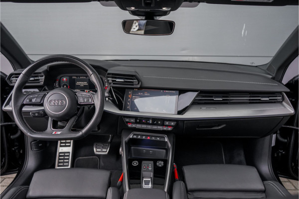 Audi A3 Sportback 35 TFSI S Edition Pano Zwart Optiek Leder 19"