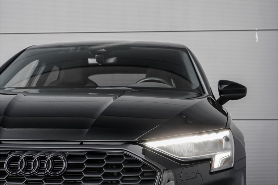 Audi A3 Sportback 35 TFSI S Edition Pano Zwart Optiek Leder 19"