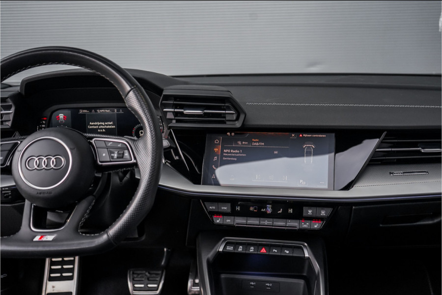 Audi A3 Sportback 35 TFSI S Edition Pano Zwart Optiek Leder 19"