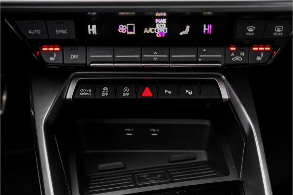 Audi A3 Sportback 35 TFSI S Edition Pano Zwart Optiek Leder 19"