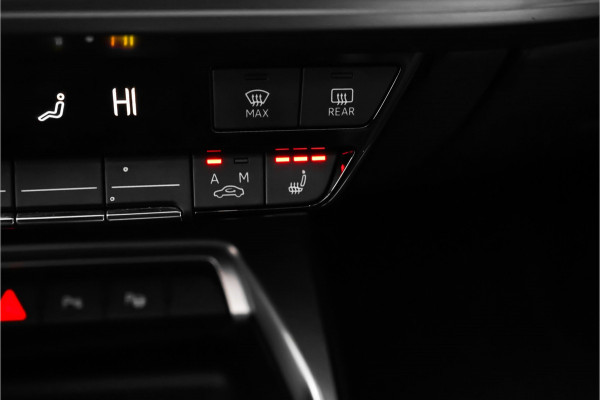 Audi A3 Sportback 35 TFSI S Edition Pano Zwart Optiek Leder 19"