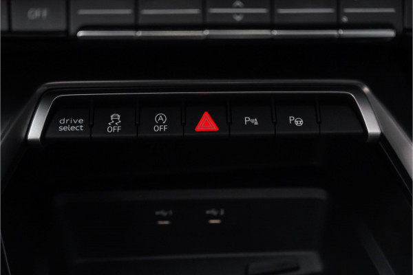 Audi A3 Sportback 35 TFSI S Edition Pano Zwart Optiek Leder 19"