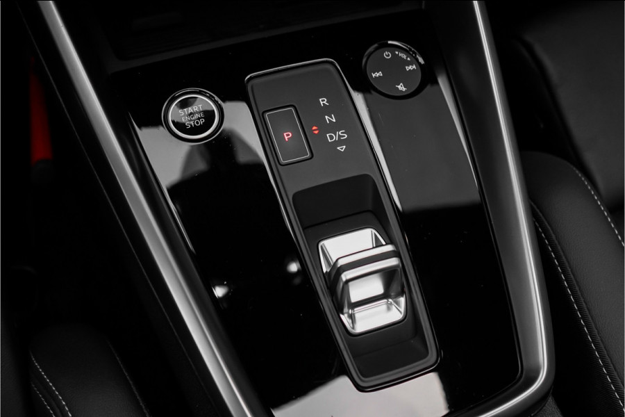 Audi A3 Sportback 35 TFSI S Edition Pano Zwart Optiek Leder 19"