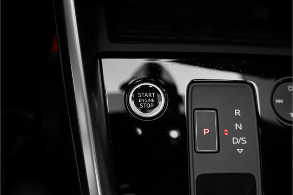 Audi A3 Sportback 35 TFSI S Edition Pano Zwart Optiek Leder 19"