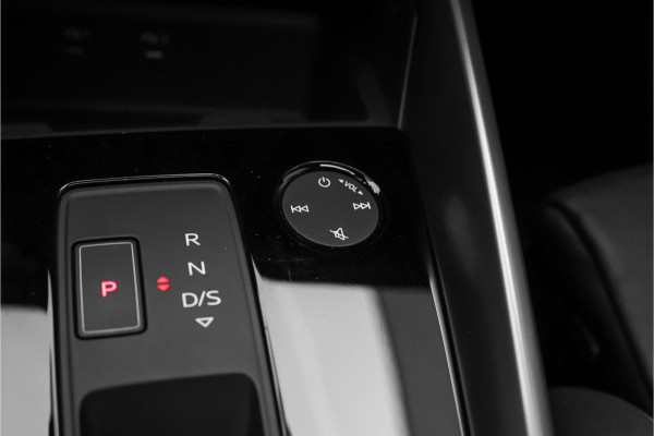 Audi A3 Sportback 35 TFSI S Edition Pano Zwart Optiek Leder 19"