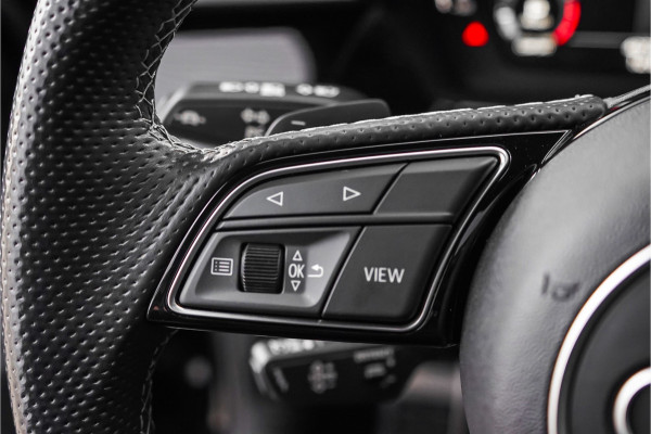 Audi A3 Sportback 35 TFSI S Edition Pano Zwart Optiek Leder 19"