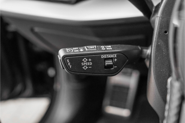 Audi A3 Sportback 35 TFSI S Edition Pano Zwart Optiek Leder 19"