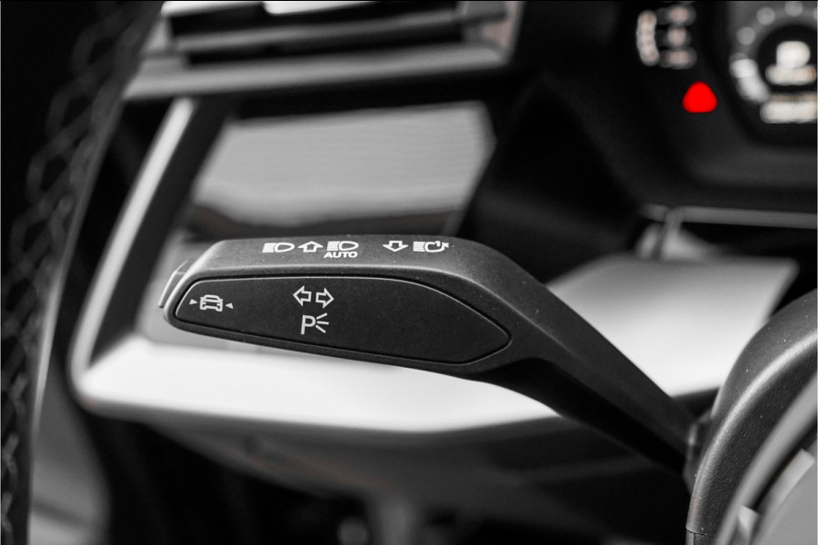 Audi A3 Sportback 35 TFSI S Edition Pano Zwart Optiek Leder 19"