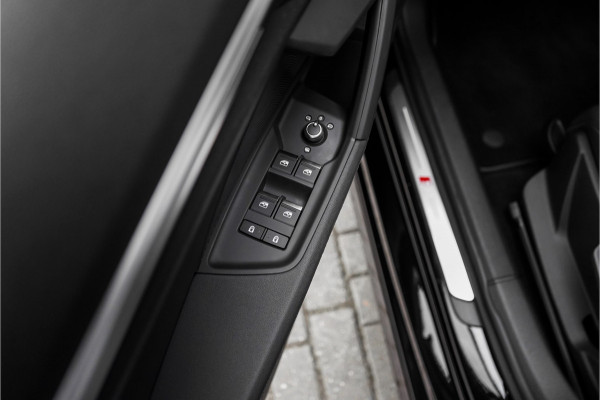 Audi A3 Sportback 35 TFSI S Edition Pano Zwart Optiek Leder 19"